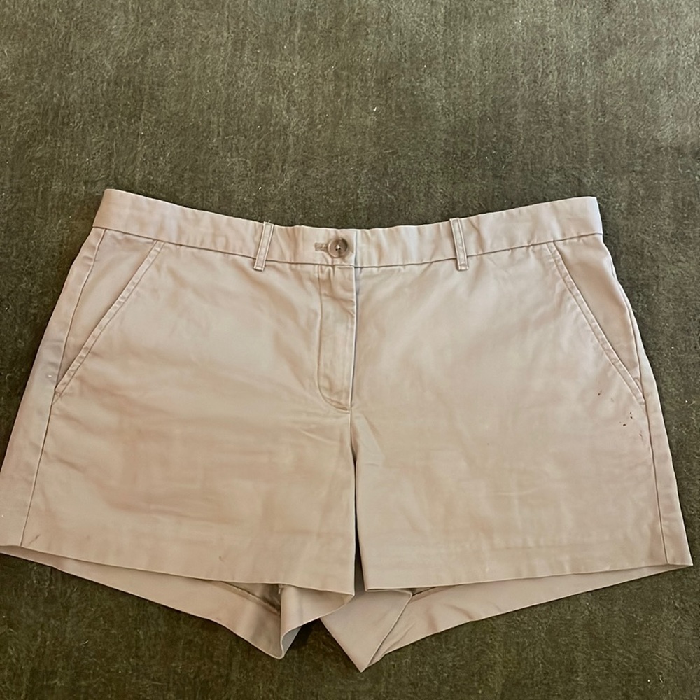 Gap beige shorts